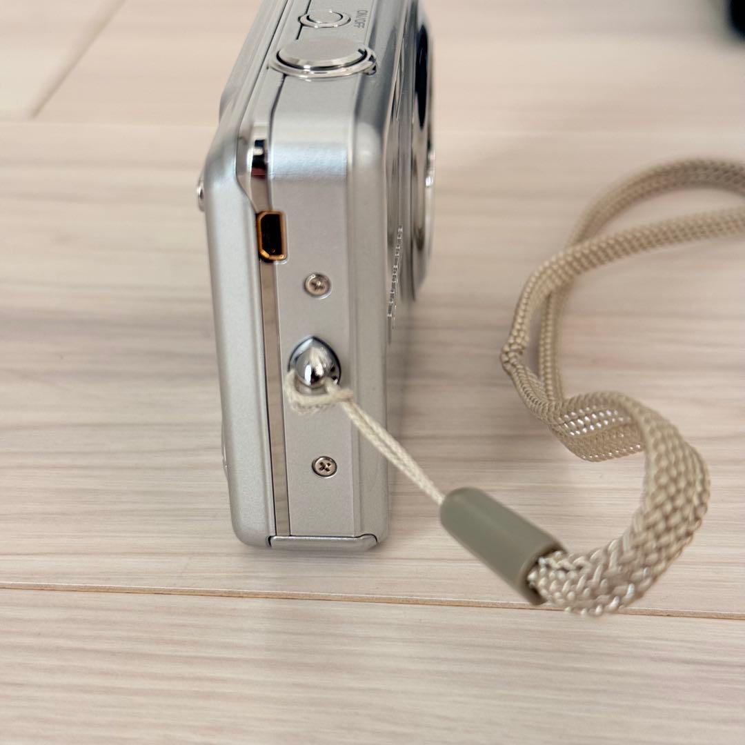 美品　付属品多　FUJIFILM Finepix J30 フジフィルム