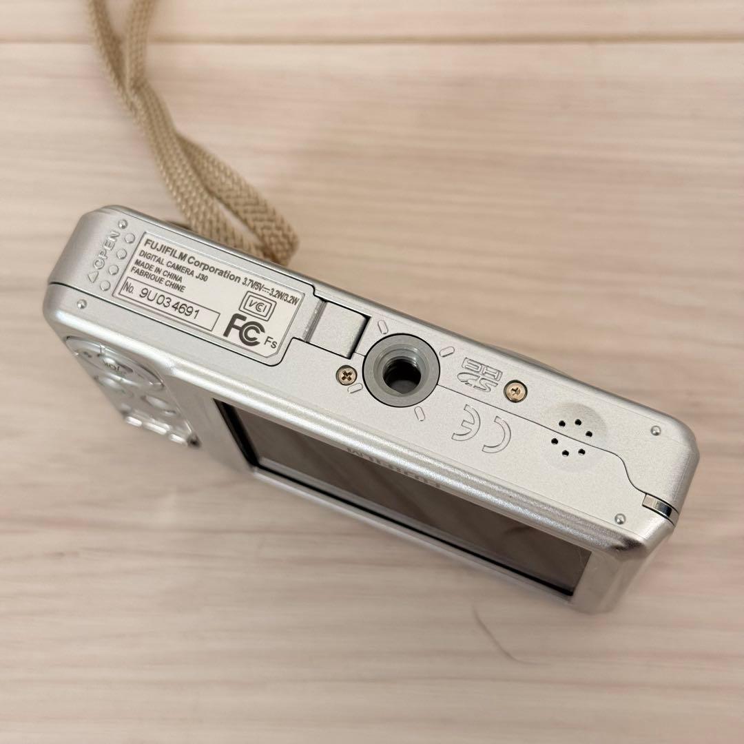 美品　付属品多　FUJIFILM Finepix J30 フジフィルム