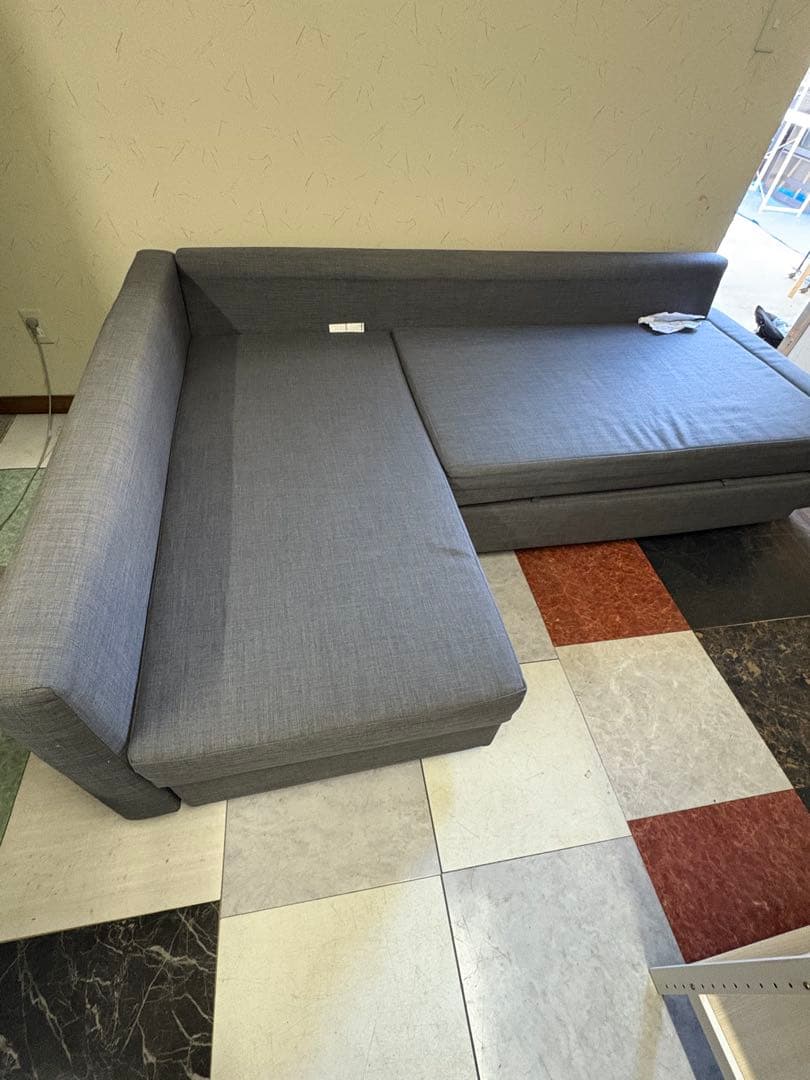 L字型グレーソファ ベッド変形可能￼ 状態良好な中古品
