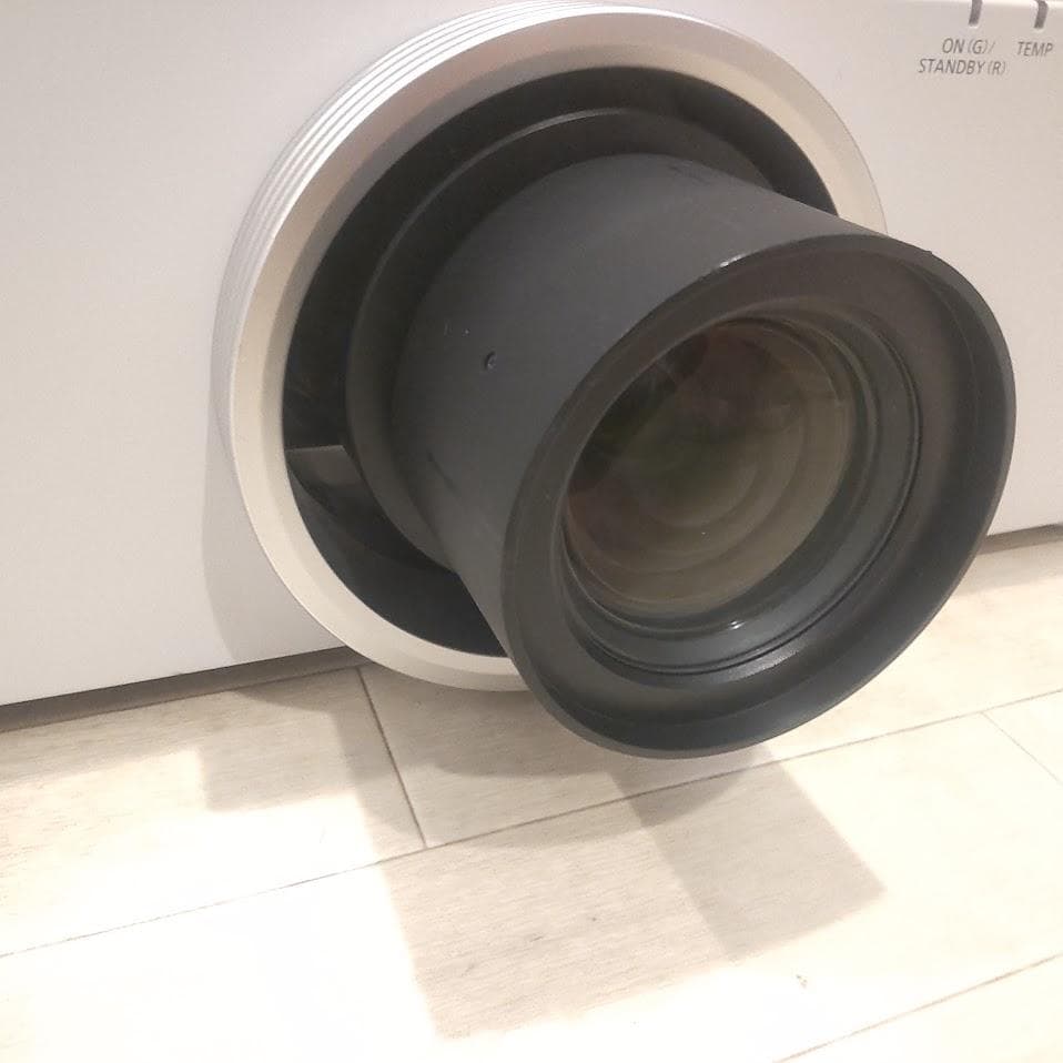 Panasonic パナソニック 業務用プロジェクター PT-EZ570