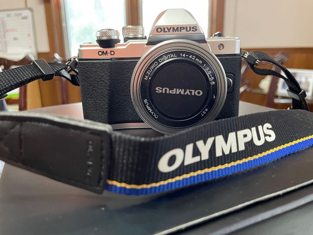 Olympus OM-D E-M10 ミラーレス一眼 カメラ