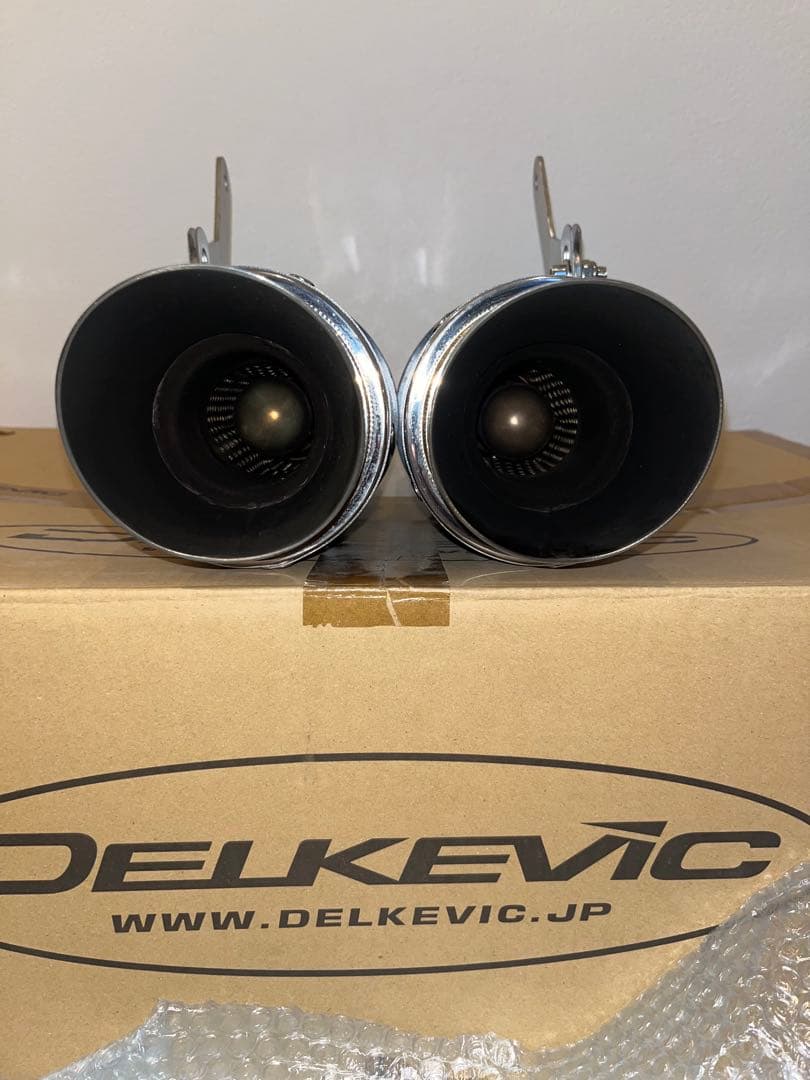 TRIUMPH SpeedTriple1050 Delkevic マフラー2本