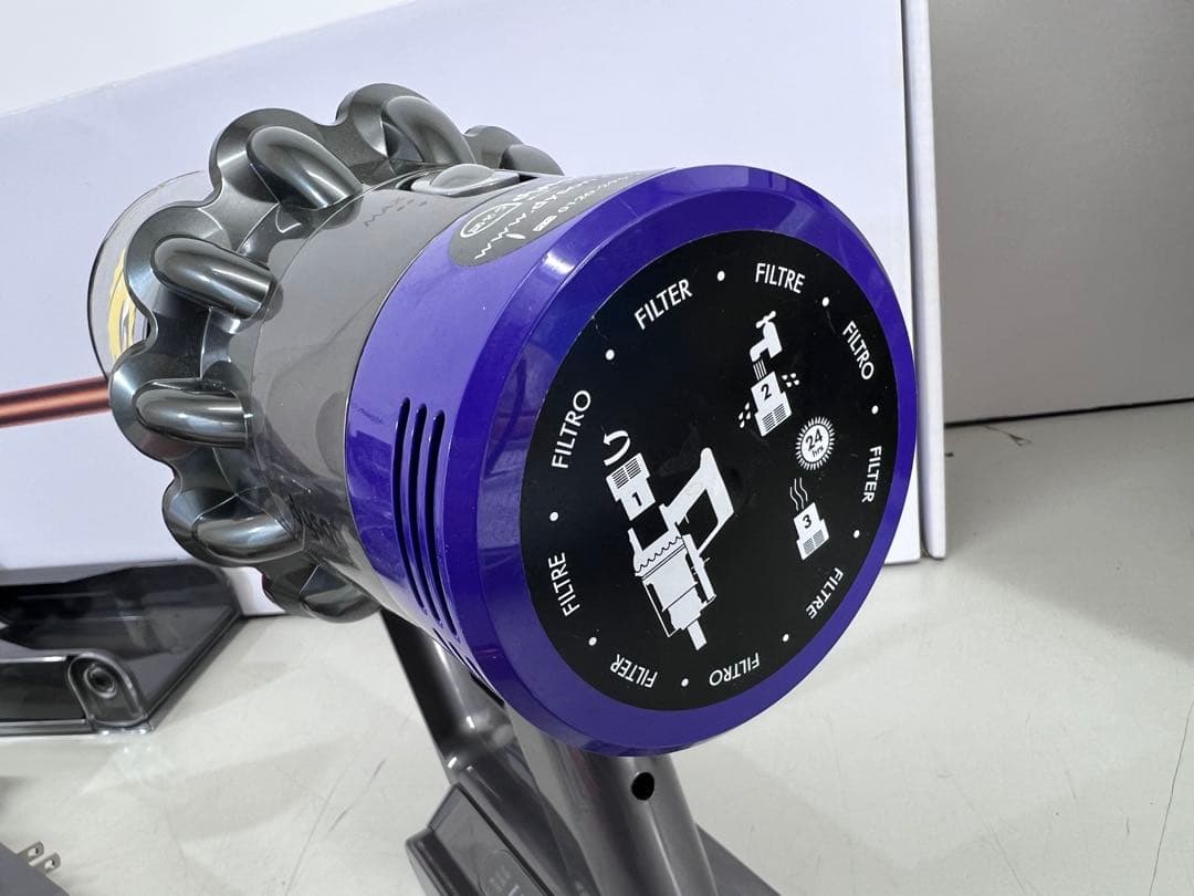 Dyson Cyclone V10 Fluffy 本体とアタッチメント