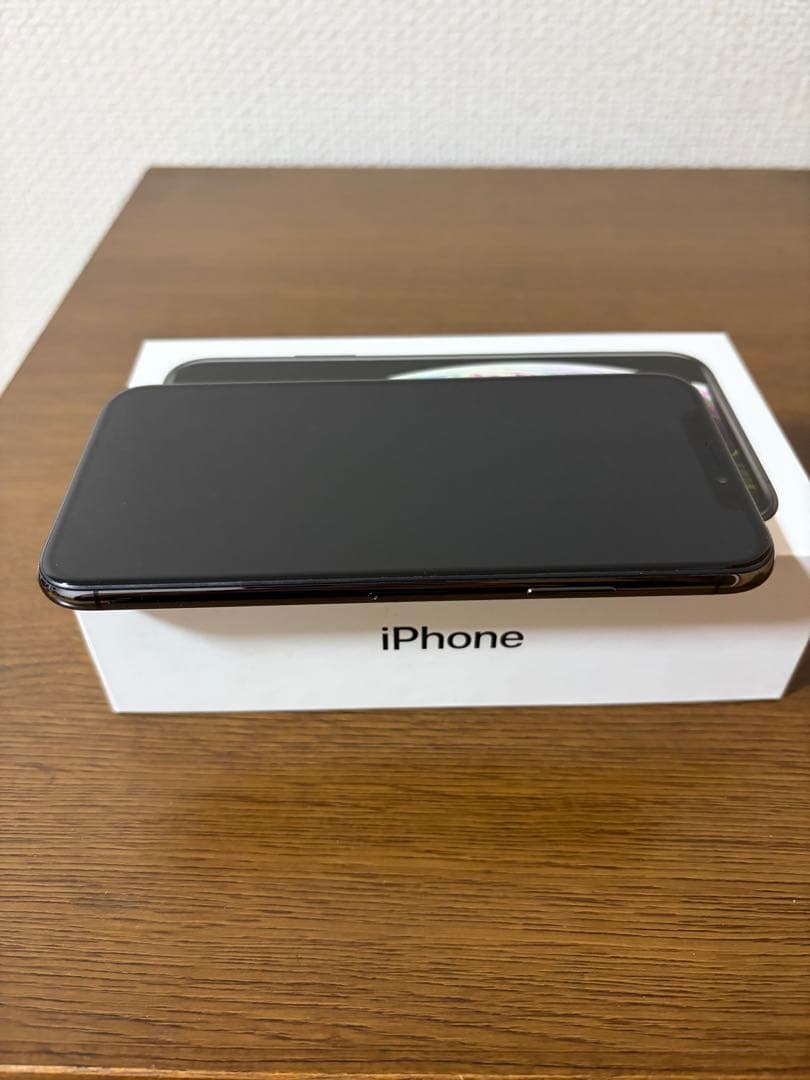 iPhone xs 美品　スペースグレーイ　simフリー　64GB