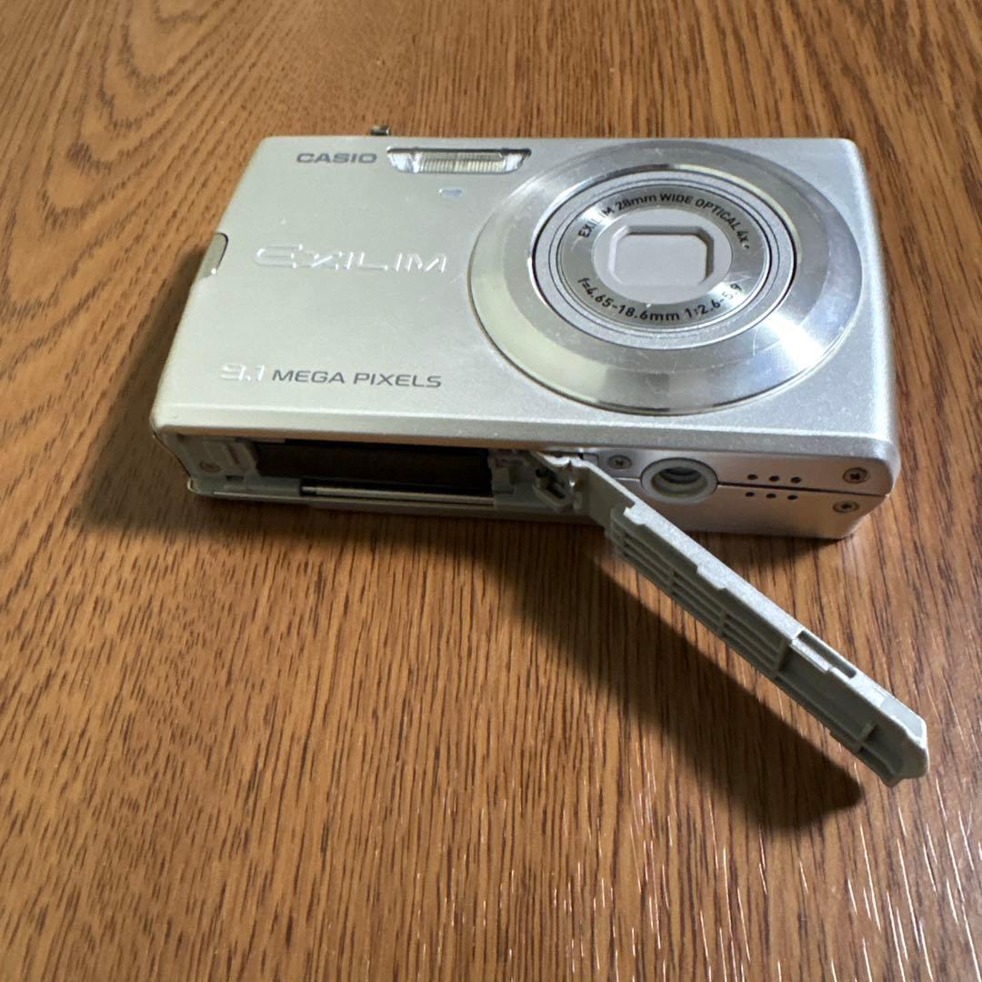 CASIO EX-Z250 コンパクトデジタルカメラ　デジカメ