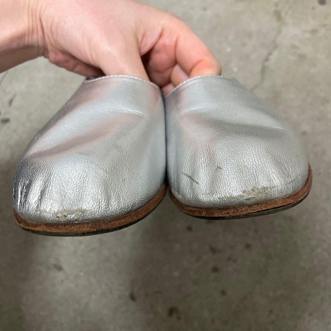 マルティニアーノ　シルバー レザー フラットシューズ