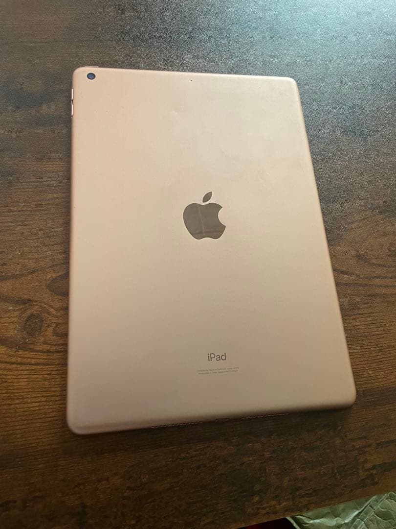 【まい】iPad 第8世代　32GB Wi-Fiモデル　美品