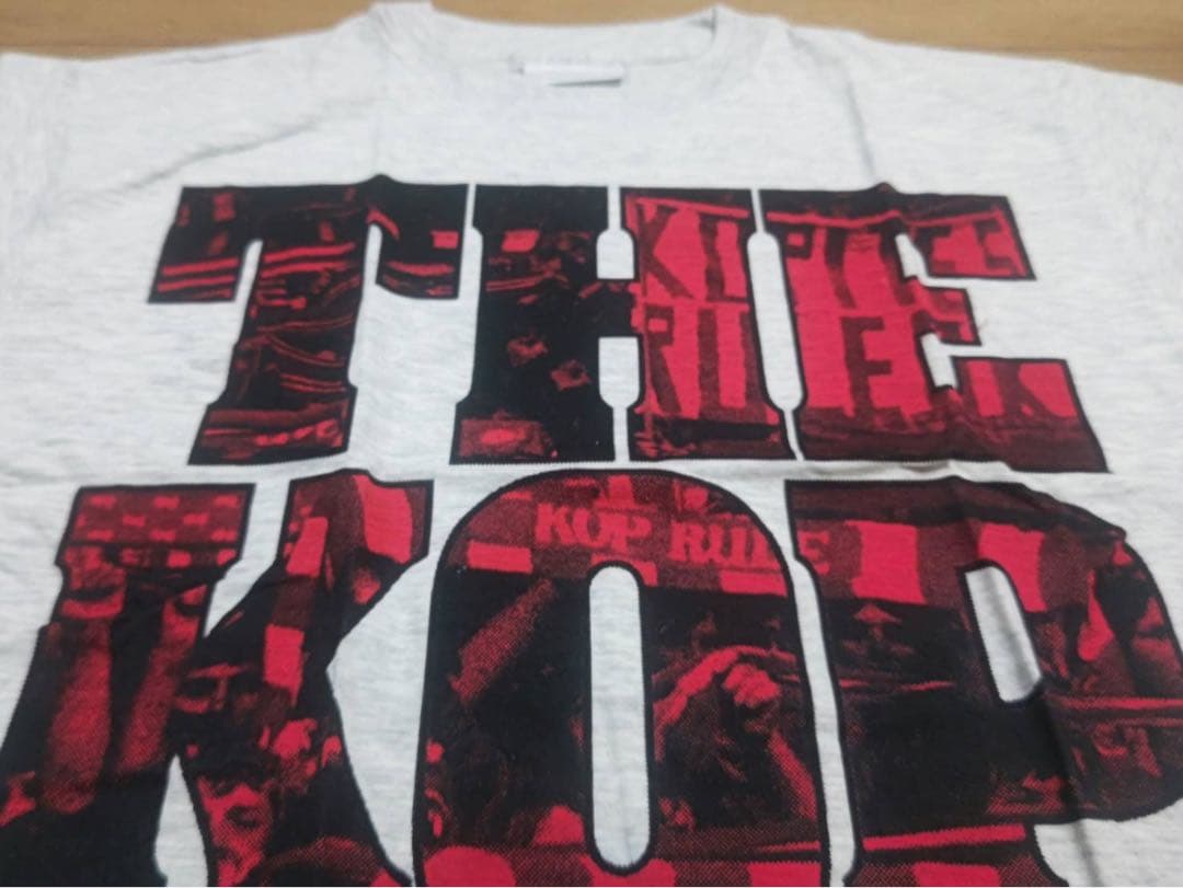 激レア！リバプールFC「ザ・コップ」アンフィールド・スタジアムの記念Tシャツ