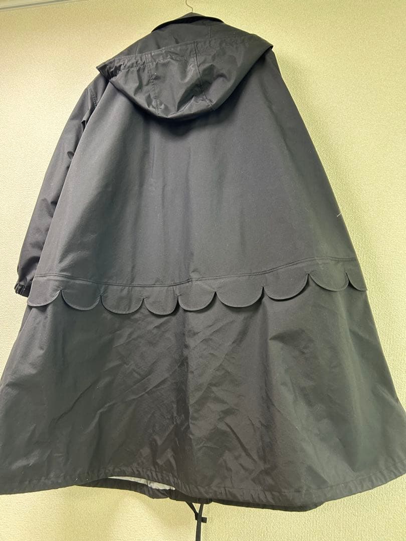 ロージーモンスター　フード付きスカラップレインコート