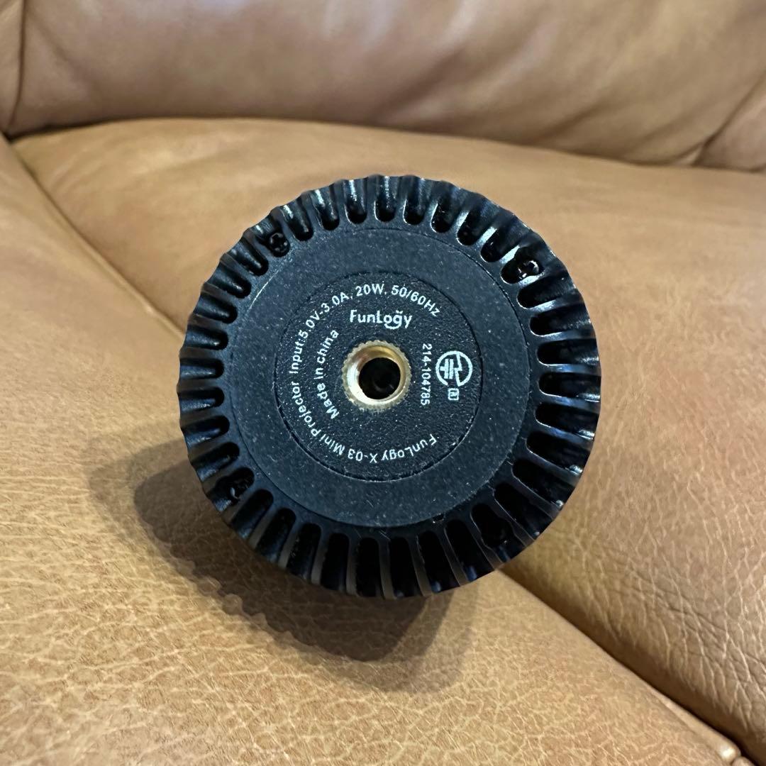 美品【FunLogy/ファンロジー】小型プロジェクター　X-03