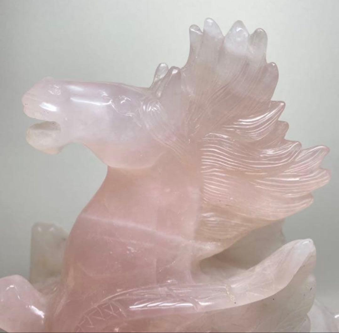 【希少】2026年開運 ローズクォーツ2kg ペガサス 馬 一刀彫 土台付き