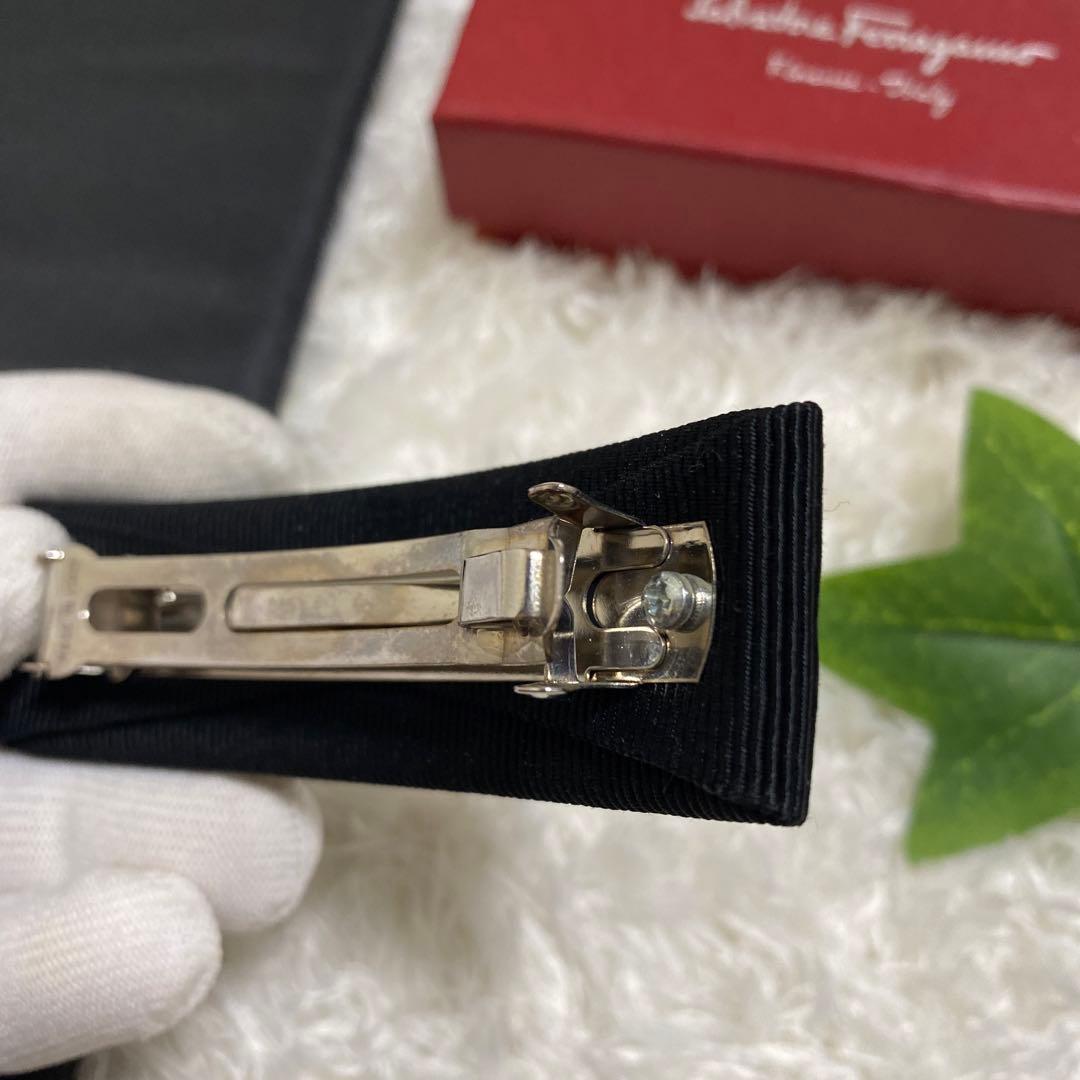 フェラガモ　バレッタ　シルバー　金具　お洒落　小物　箱付き