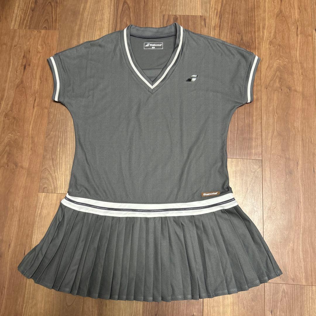 Babolat グレー Vネック ワンピース　Mサイズ