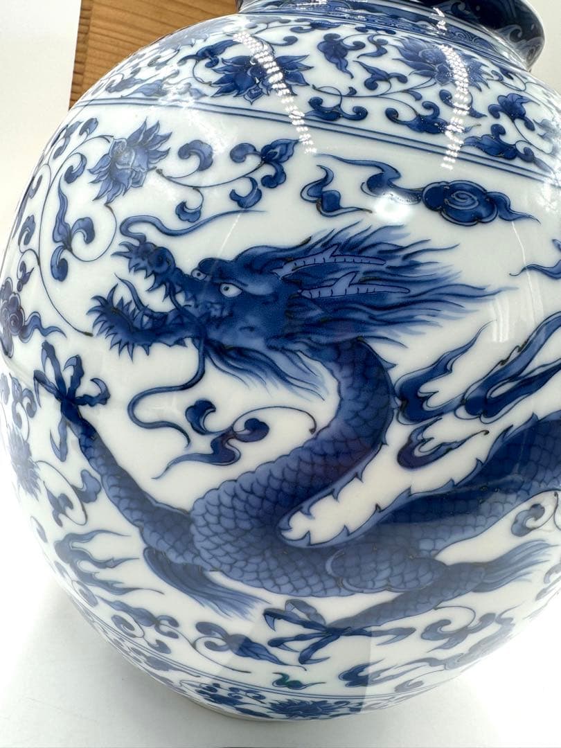 138 前畑陶器　庫山窯　花瓶大　龍(青) 共箱