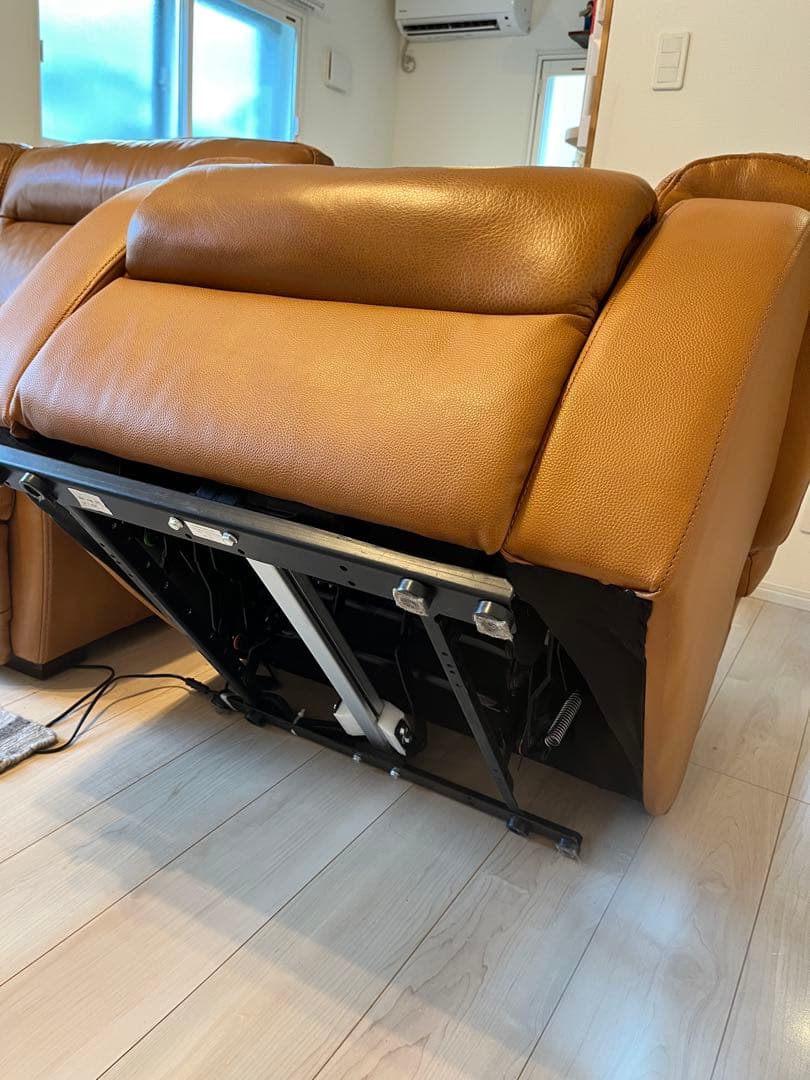 ニトリ　１人用　電動リクライニングソファ(ビリーバー3) 本革 厚革