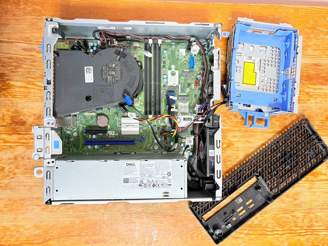 ベアーボン状態のDell Precision 3440/CPUなし・メモリなし