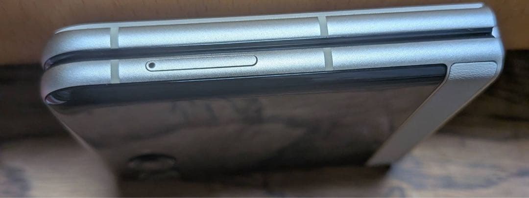 『ジャンク品』Motorola Razr ゴールド 本体