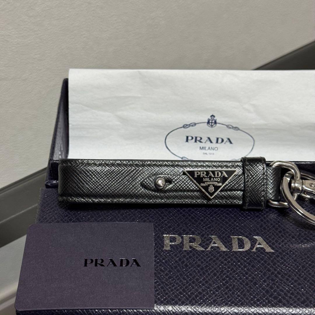 PRADA プラダ キーリング キーホルダー サフィアーノ レザー 三角ロゴ