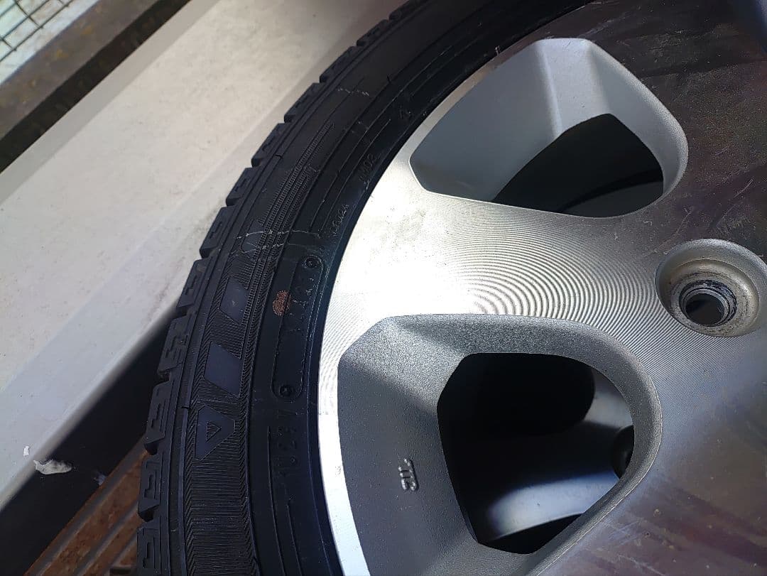 バリ山スタッドレスタイヤとアルミホイールセット　DUNLOP　埼玉