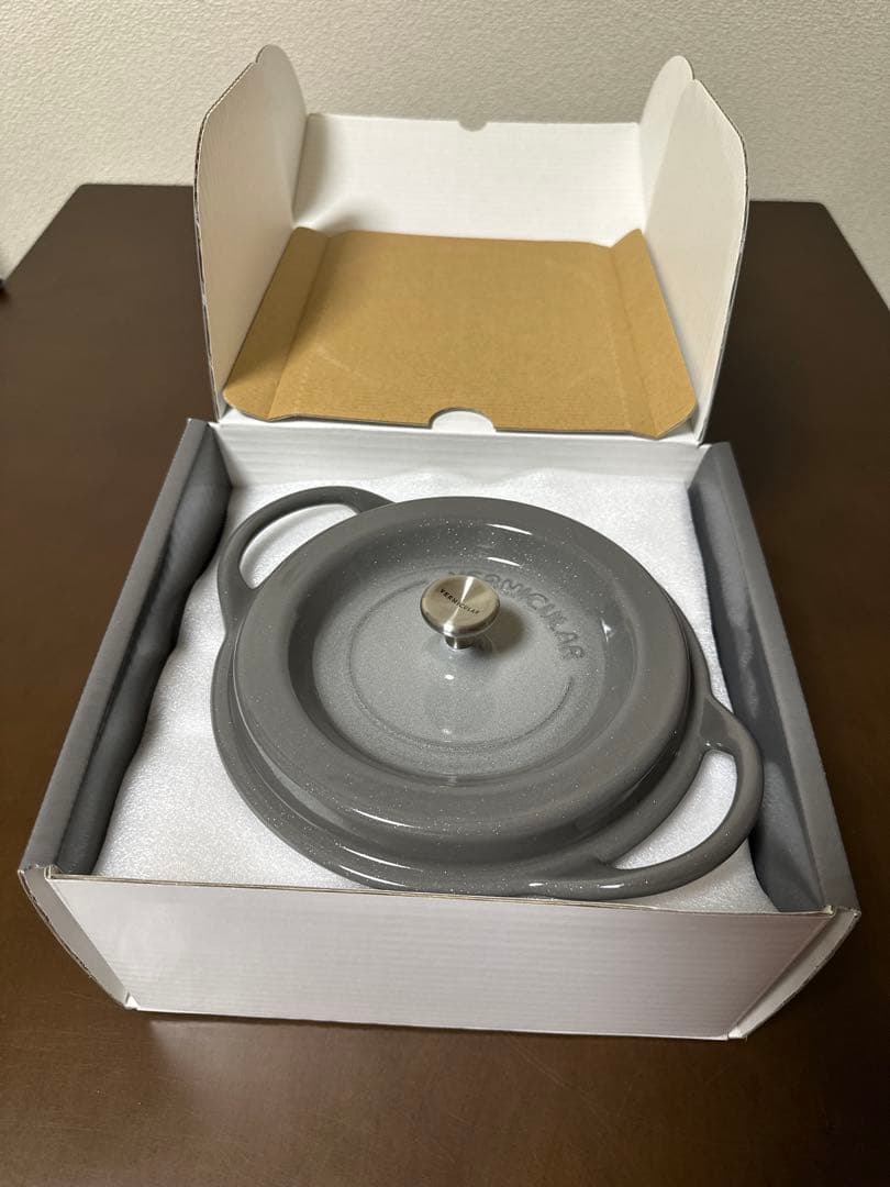 【新品未使用】VERMICULAR オーブンポット ラウンド #18