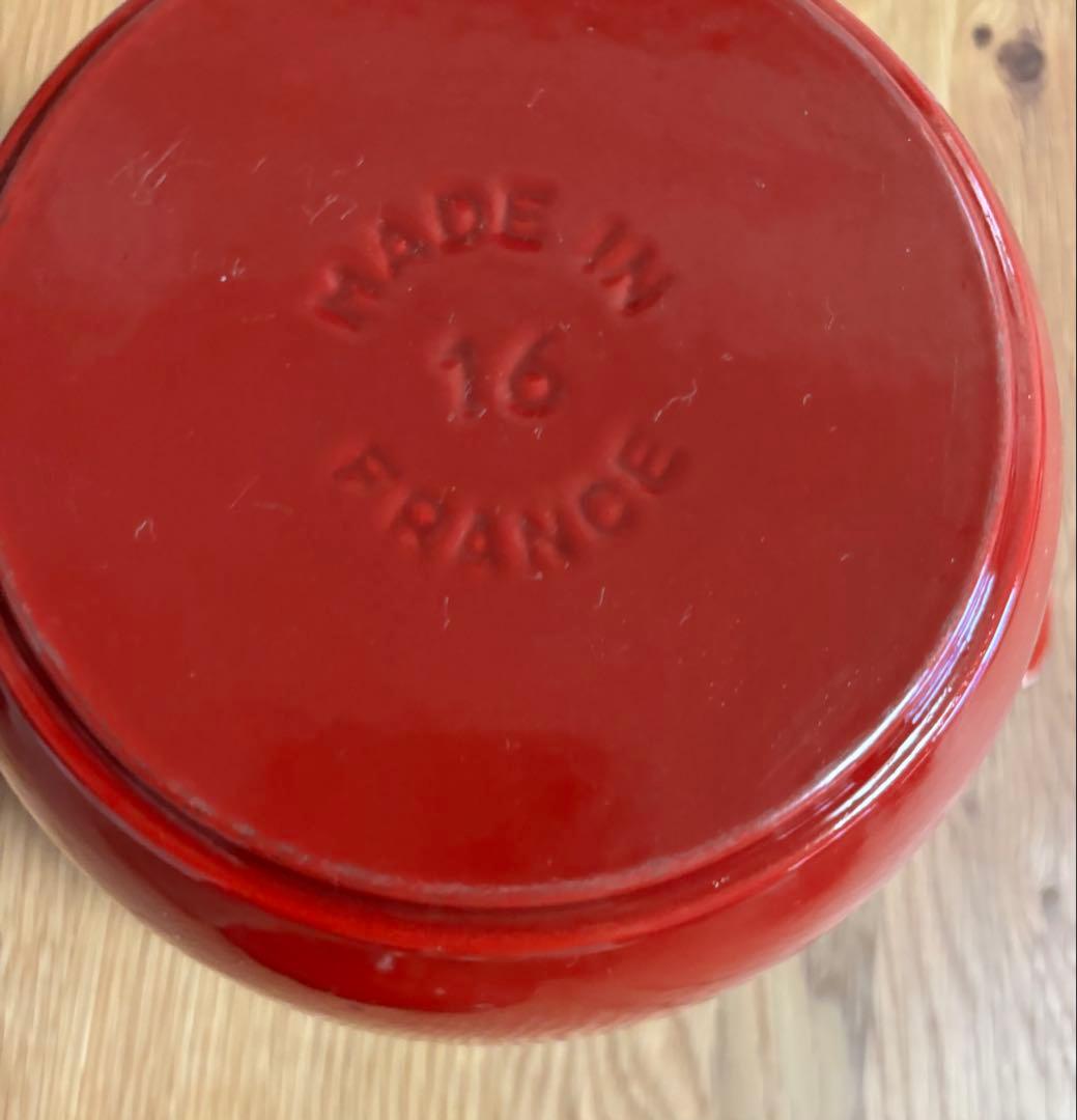 STAUB 丸型 赤 鋳鉄製両手鍋 蓋付き