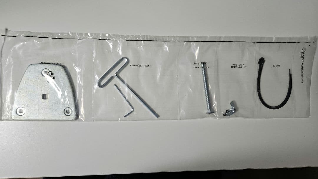 Amazonベーシック デュアルモニターアーム（エルゴトロン製）