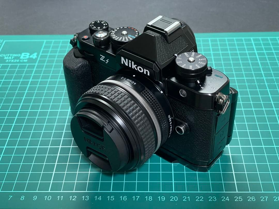 [美品・保証残] Nikon Zf レンズキット 40mm f2 SE グリップ