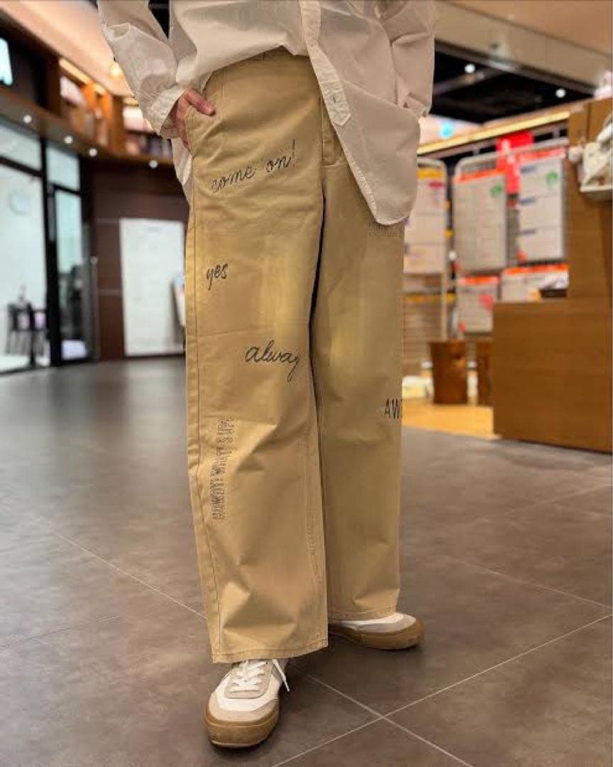 今期Le Melange ロゴ入りチノパン　マレットメット