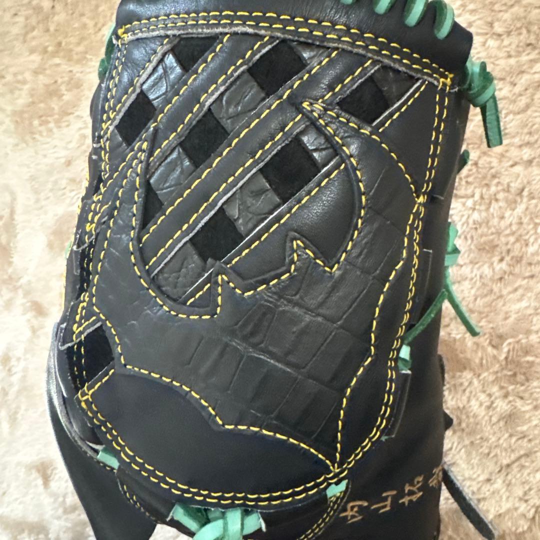 軟式グラブ　【阪神•秋山モデル】