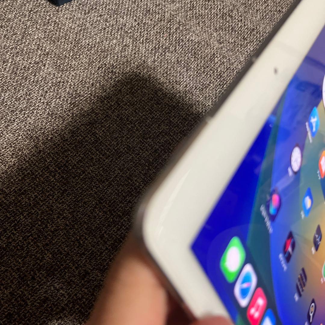 Apple iPadPRO 9.7インチ シルバー 本体　MLQ42J/A