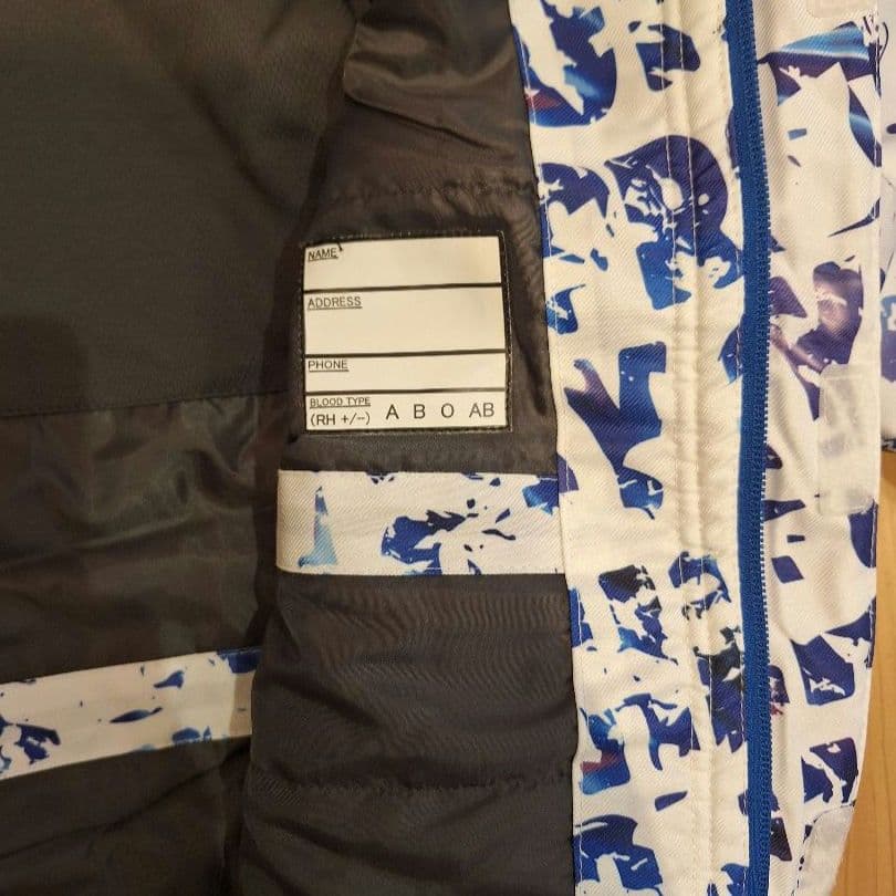 【新品未使用】サイズ調整可 スノーボード スキーウェア 上下セット 140cm