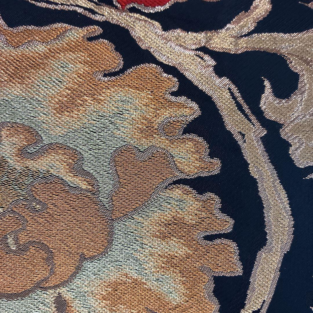 色無地　フルセット　着物　正絹　黒　比翼仕立て　帯で遊ぶ黒　粋　一つ紋刺繍　J5