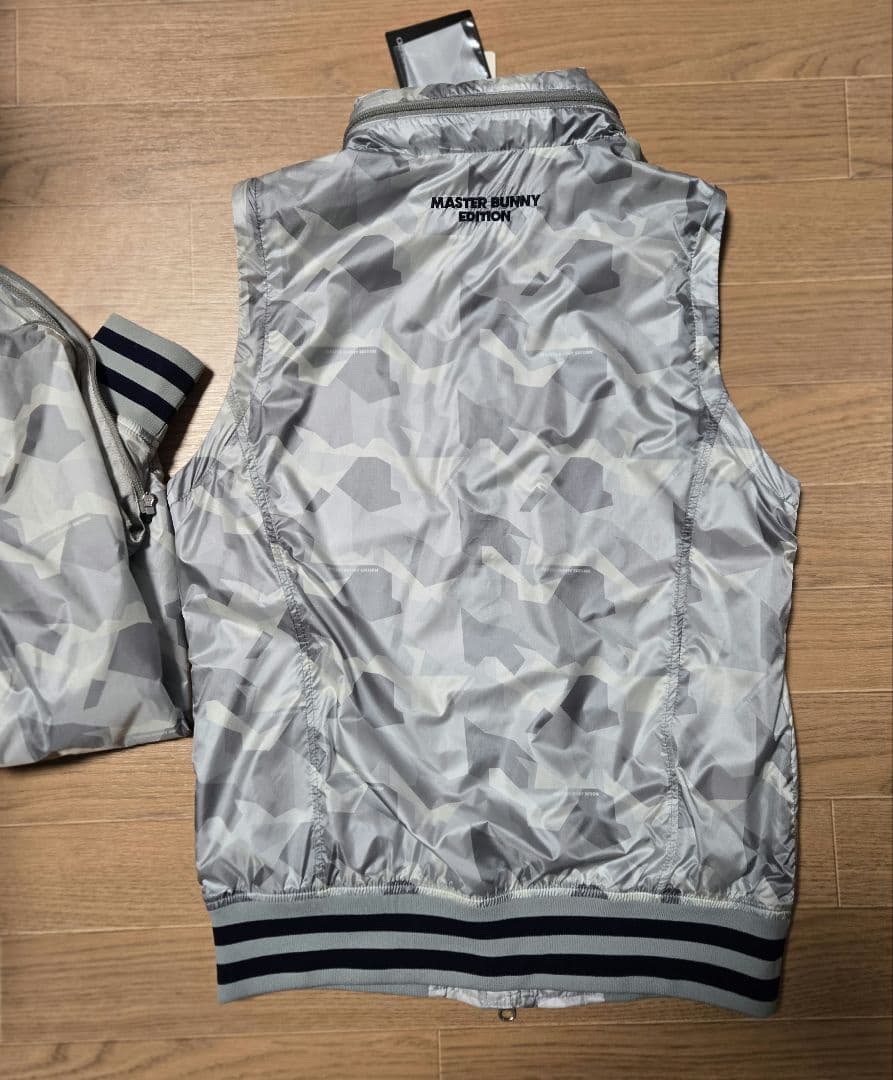 パ*ダ様 ❣️新品❣️マスターバニーフード付き2WAYコンバーチブル ブルゾン❣