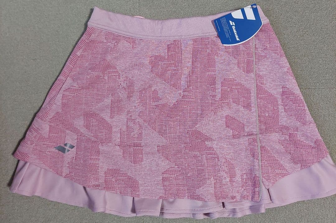 バボラテニスウェア新品タグ付きスコート&美品シャツセットアップ　共にO　XL