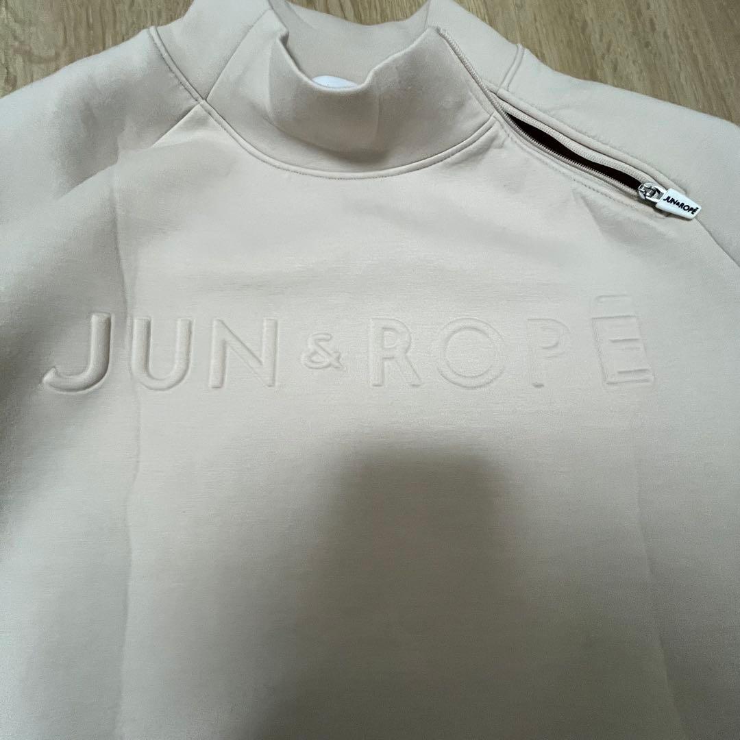 JUN＆ROPE エンボスロゴモックネック長袖プルオーバー