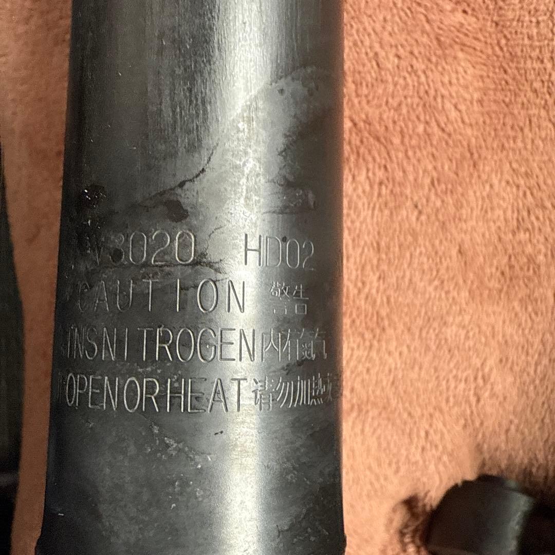 ハイエース　ダークプライムS純正ショックアブソーバー4本セット