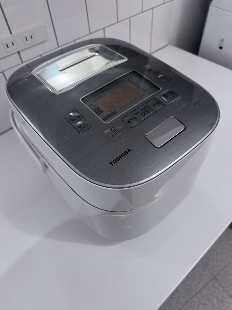 【リサ】東芝　RC-10VXL 真空圧力IHジャー炊飯器、5.5合炊き