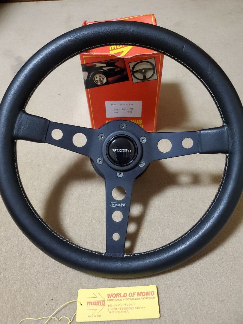 VOLVOボス付きMOMO ステアリングホイール