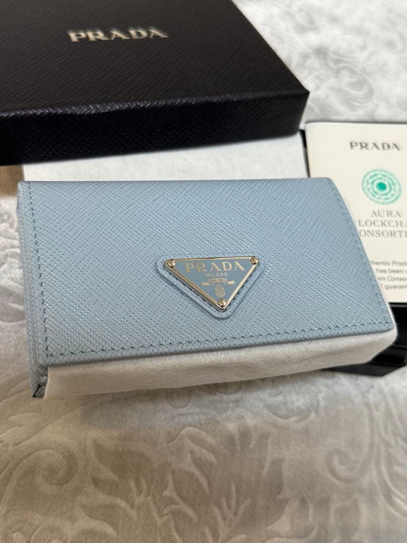 【新品】PRADA サフィアーノ トライアングル カードケース【お値下げ中】