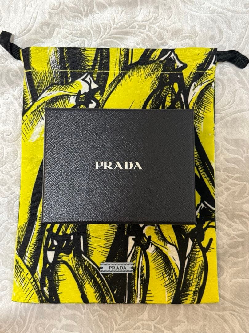 【新品】PRADA サフィアーノ トライアングル カードケース【お値下げ中】