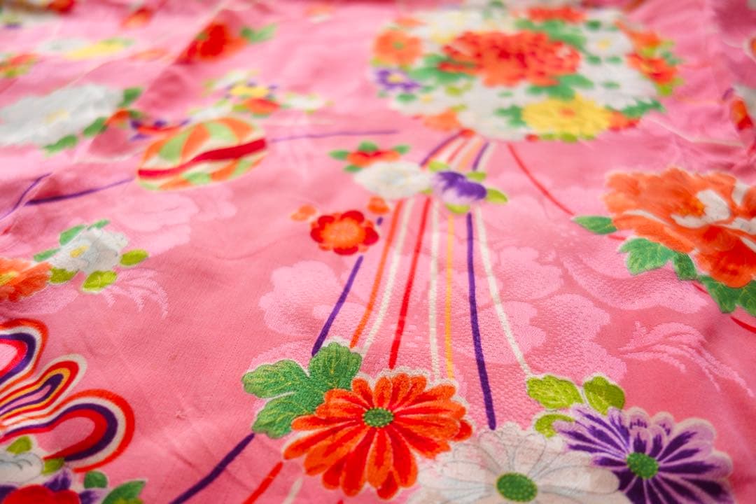 アンティーク子供着物　花薬玉　四つ身　華やか　お正月　七五三に