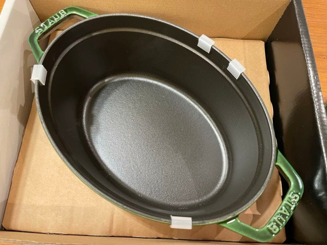 ストウブ×ミナペルホネン　フォレストココット　オーバル　２３ｃｍ　バジルグリーン