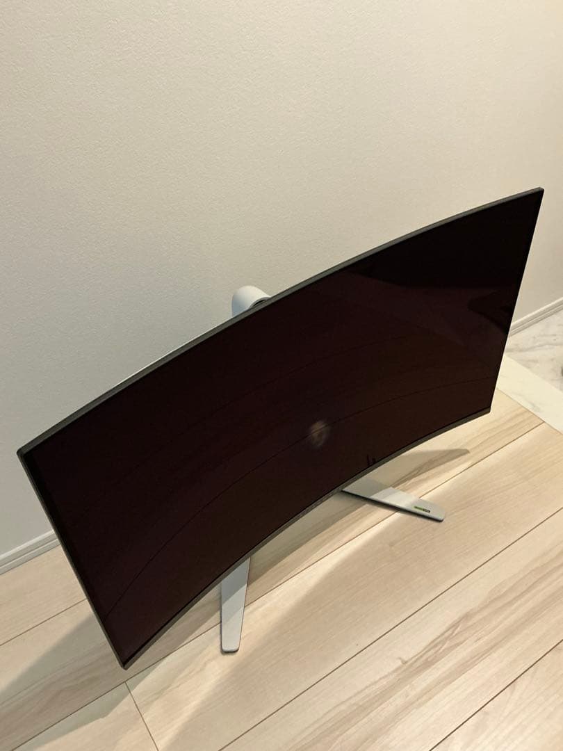 ALIENWARE 4K QD-OLEDゲーミングモニター　AW3225QF