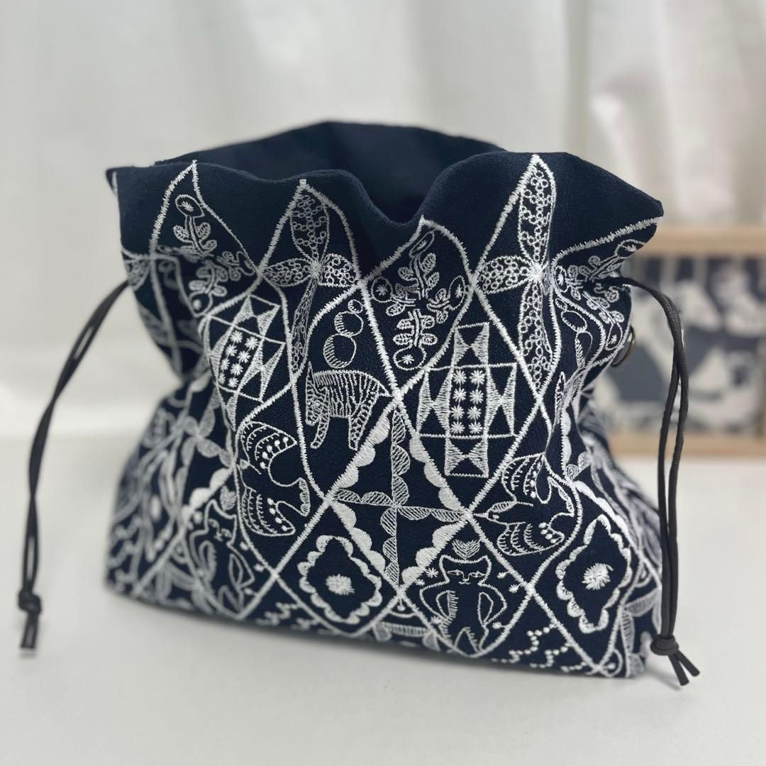 ミナペルホネン symphony ネイビー　エアリーポシェット横型Lサイズ