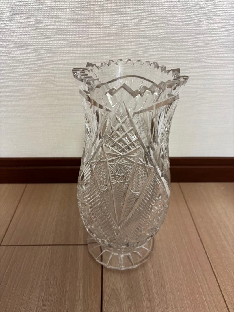 ボヘミアングラス 花瓶 クリスタルガラス製 カットデザイン 専用箱付き
