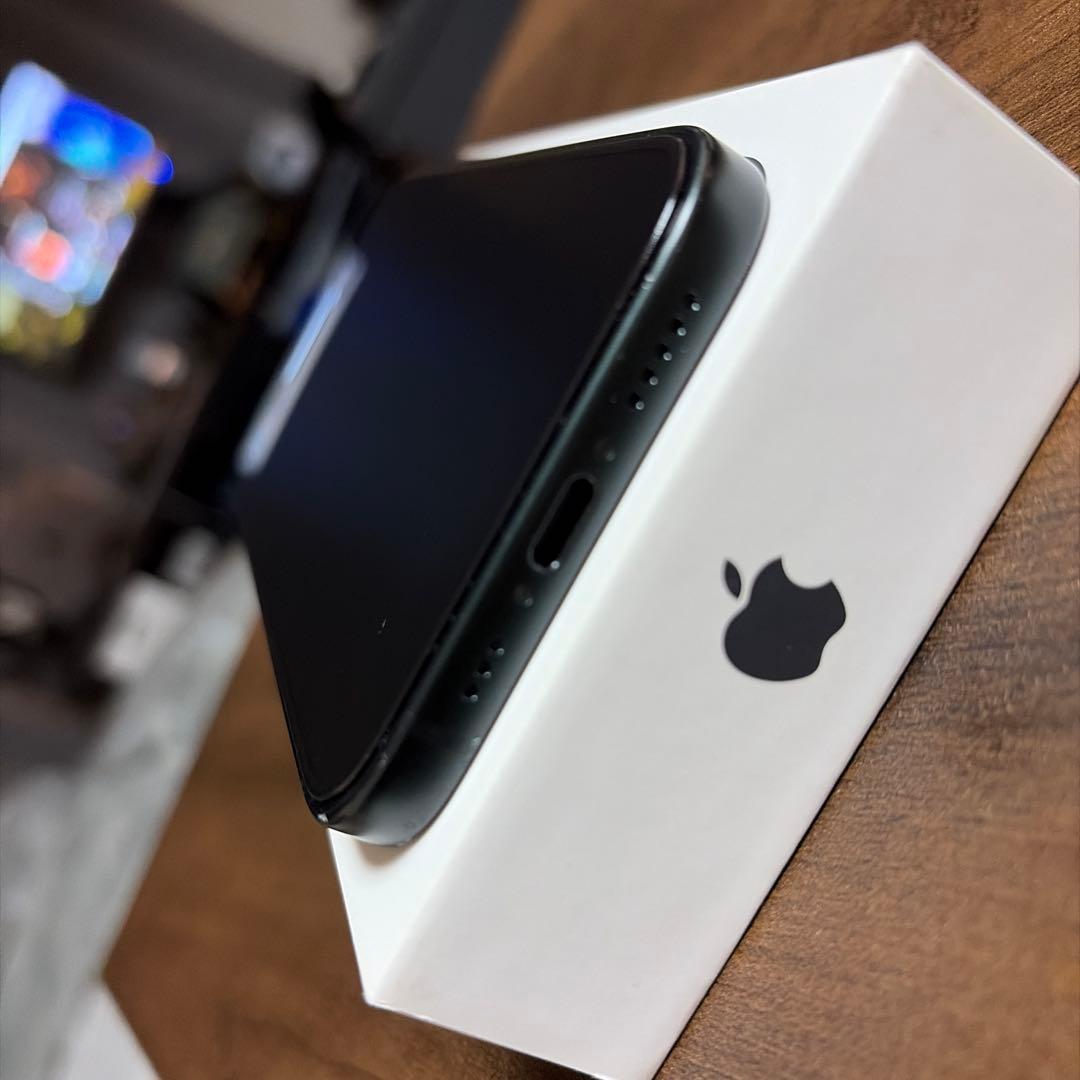 Apple iPhone 15 256gb ブラック本体