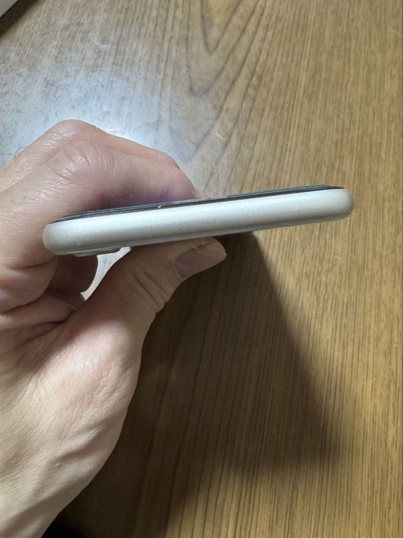 【値下げ中】iPhone SE 第3世代 64GB SIMフリー 訳あり