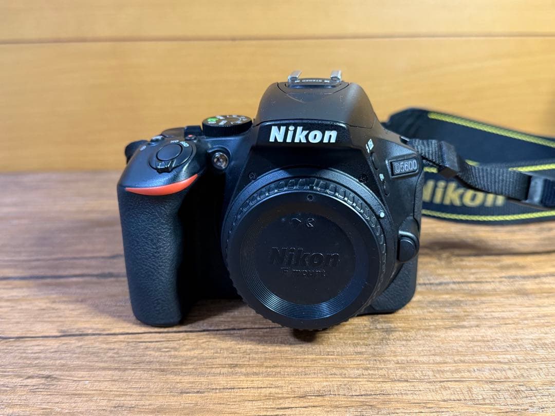 Nikon D5600 ダブルズームキット　一眼レフ　カメラ　レンズ　Wi-Fi