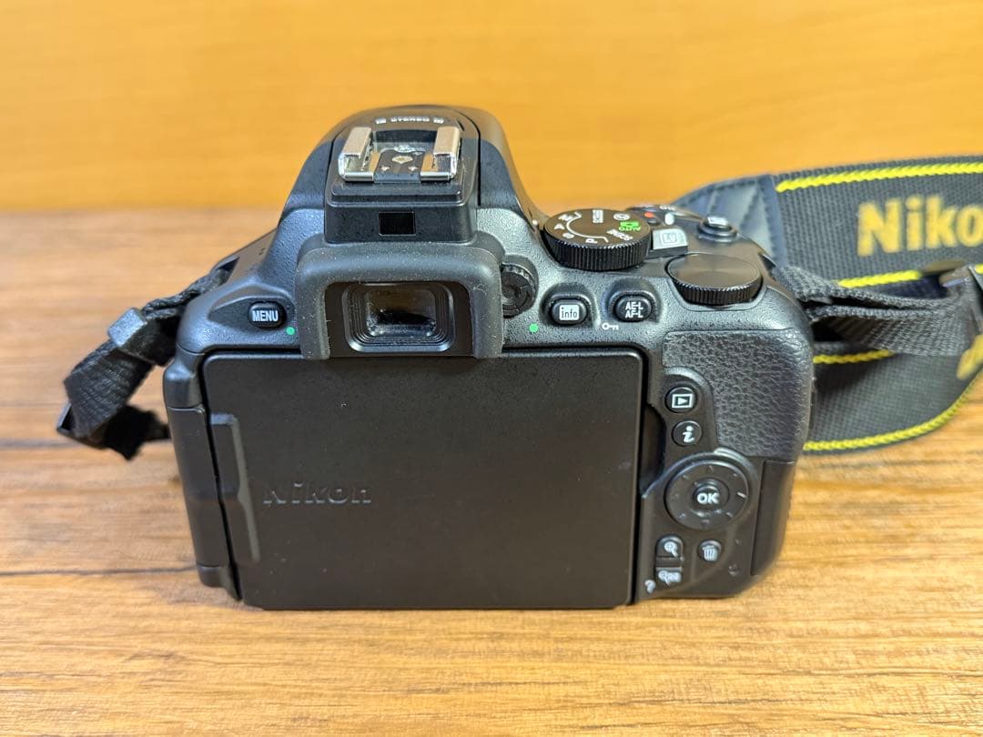 Nikon D5600 ダブルズームキット　一眼レフ　カメラ　レンズ　Wi-Fi