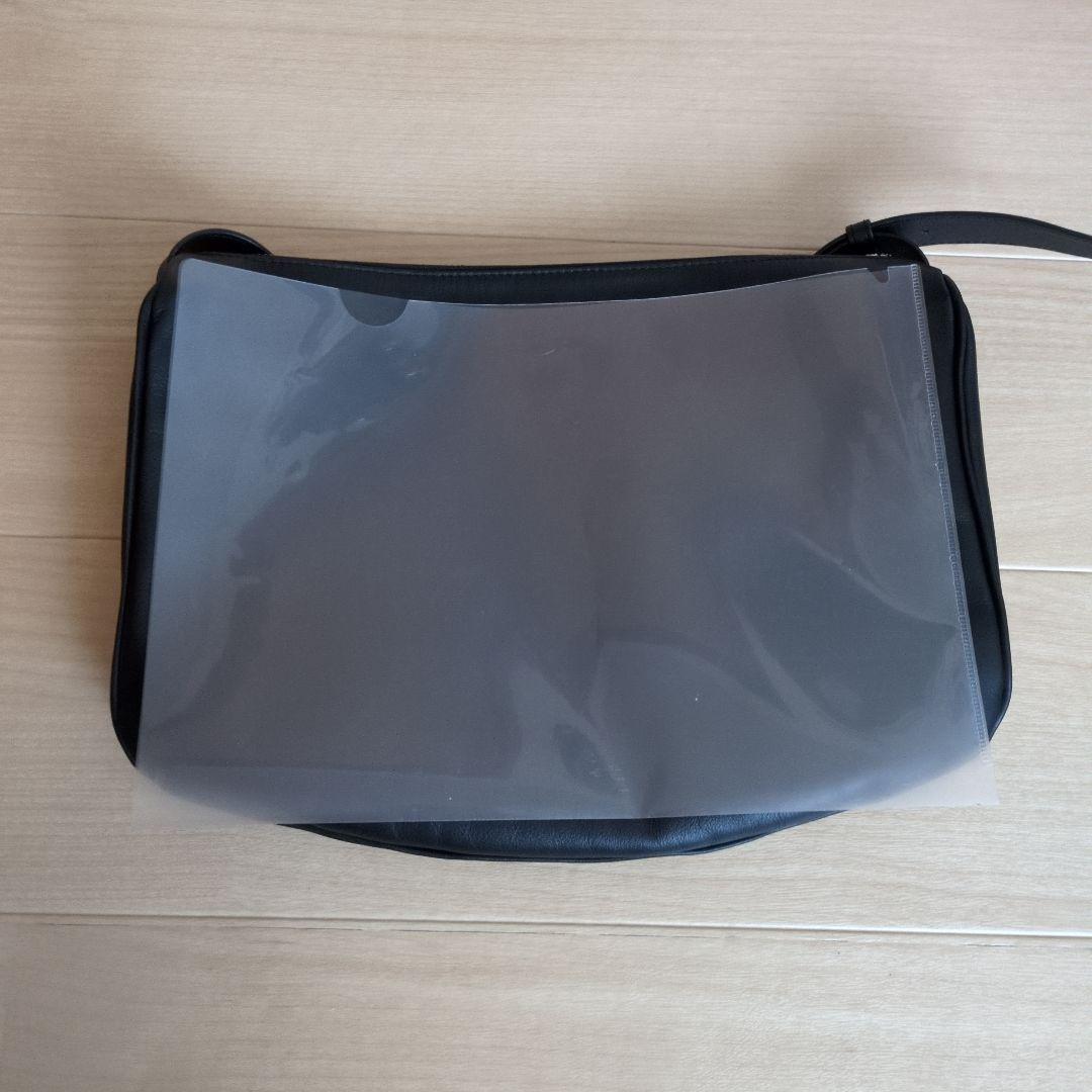 イアパピヨネ　スワローマチショルダーバッグ　ブラック